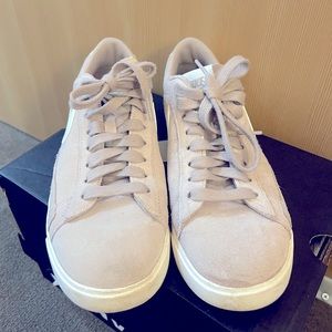 Used but in good condition Nike 7.5